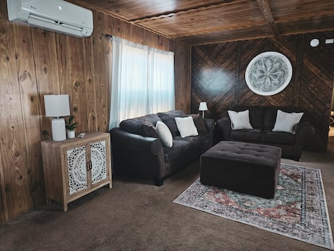Top Airbnb: 2 bedroom home one mile from downtown Boone in Boone