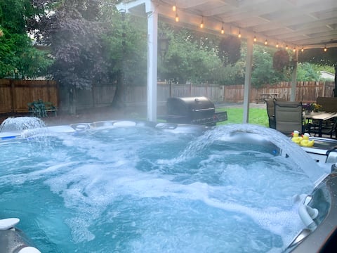 No-Cleaning-Fee. 
4 Comfy Beds.
Luxury Hot Tub.