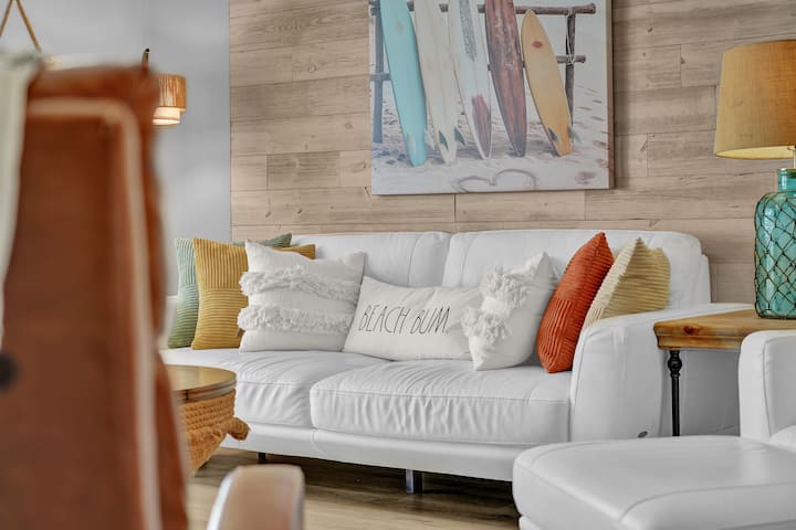 Gulf View 2 Br, Steps To The Beach & Free Parking - Panama City Beach, FL