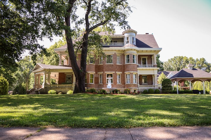 Charming Historic Victorian Home W/Fireplace