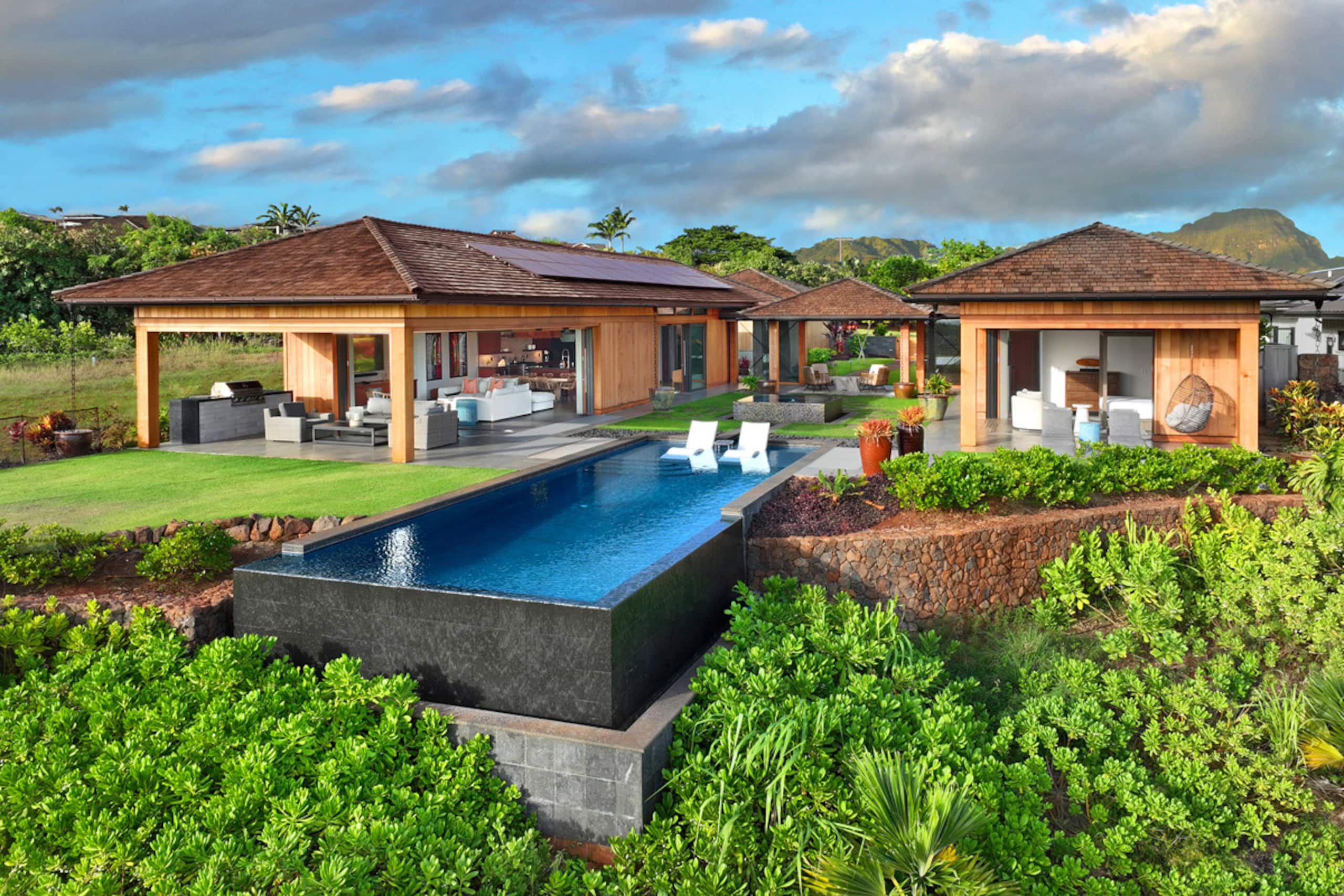 Hale Kupanaha Opulent New Villa + Pool/Spa/Views - Photo 2
