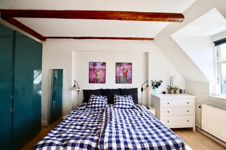 Размер на леглото: 180x200 см 