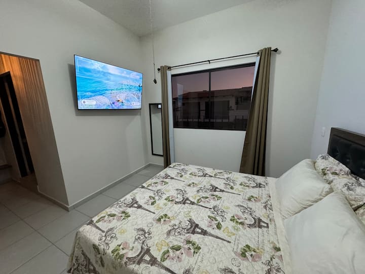 Ისიამოვნეთ 60 დიუმიანი 4K ტელევიზორით ძილის წინ 