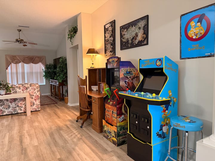 Arcade Happy Place Near Spanish Springs Square - The Villages, FL