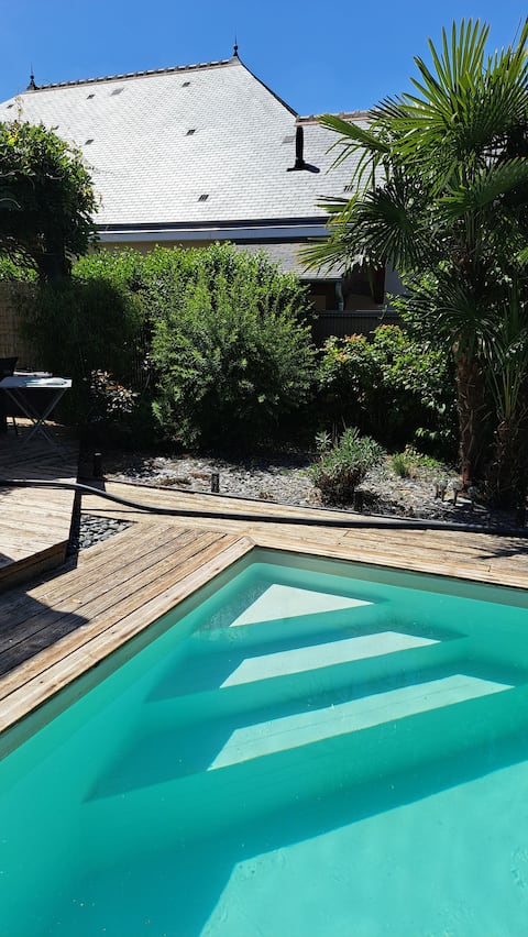 Villa with pool and hot tub, bike path access