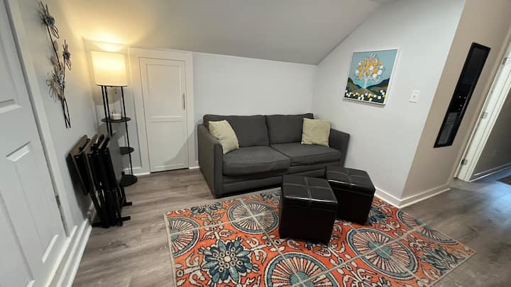 Comfy, Relaxing Upstairs Suite. Pet Friendly. - Little Rock, AR