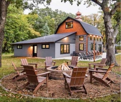 Copper Penny Barn on Round Lake