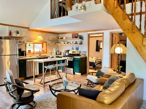 The Lakefront Loft: A Cozy Cabin Retreat