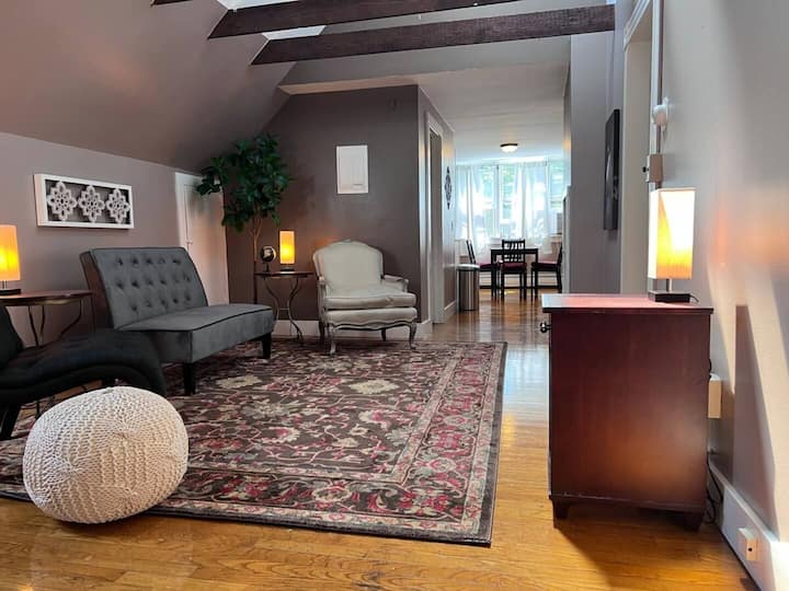 Dakota Room – Perfect Off-campus Yale Housing - New Haven, CT