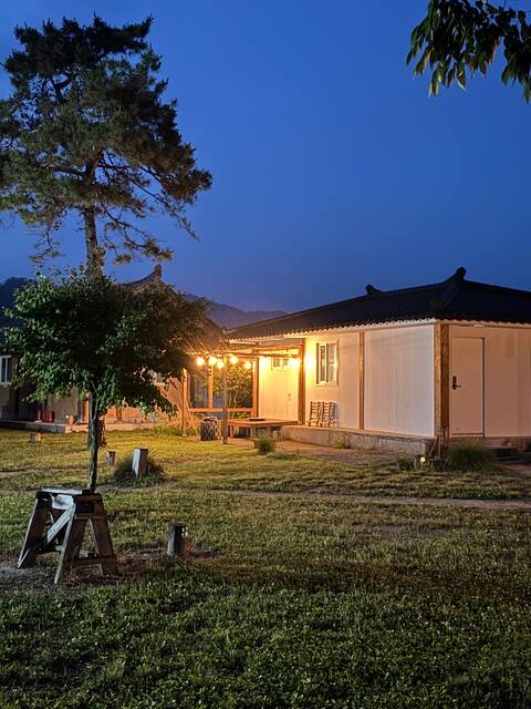 [Woonpong's Night | Carpenter's Room] Relaxing #Pyeongseong Barbecue #Large Bathtub #Village Camp #F