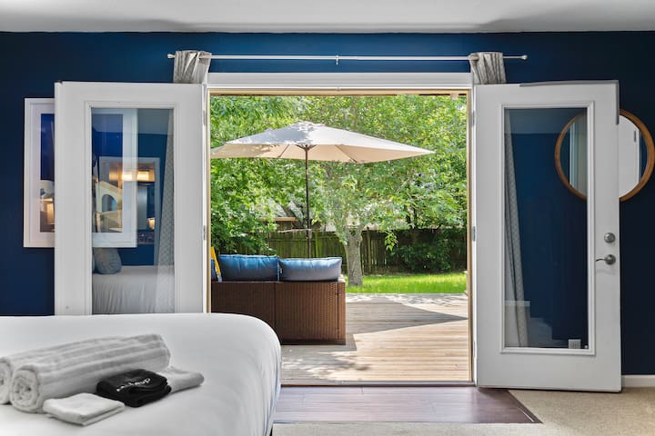 Hot Tub | Pool | Outdoor Movie Lounge | Spa Shower gallery image 4