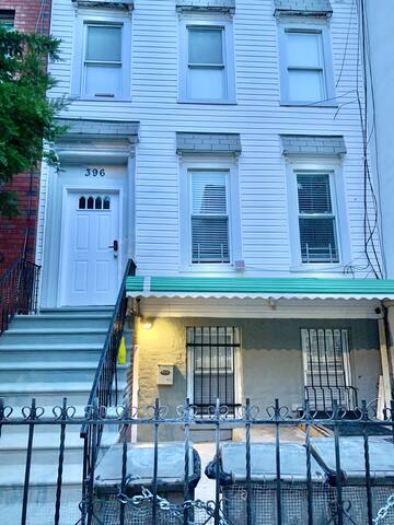 3 Bedroom Duplex w Large Backyard gallery image 3