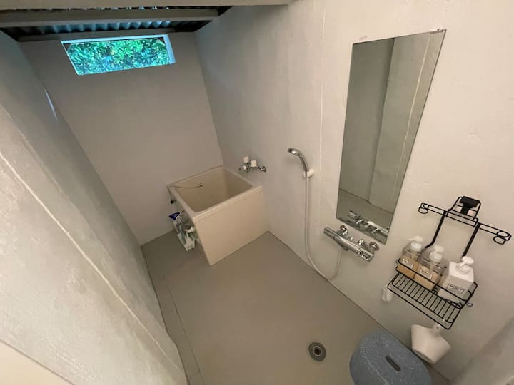 浴室スペース
広々した洗い場で親子一緒に入ることも可能です◎