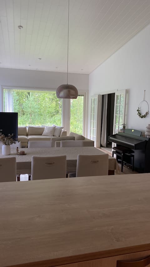 New beautiful detached house near the highway!