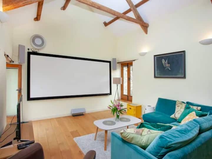 Pignut Barn With Cinema, Tennis, Pool (Seasonal) - South Molton