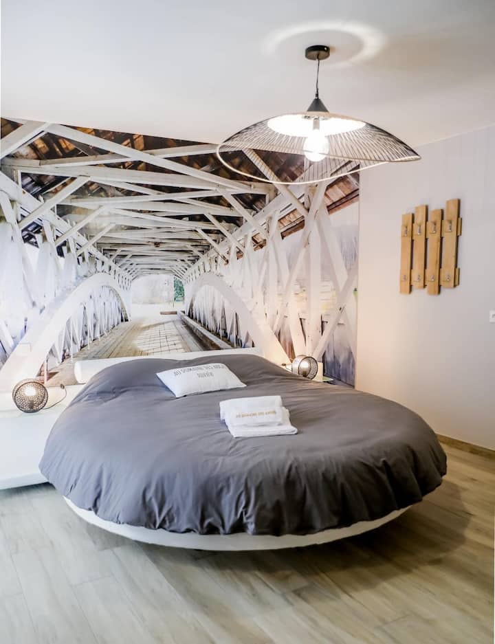 เตียงกลมเส้นผ่านศูนย์กลาง 220 ม.