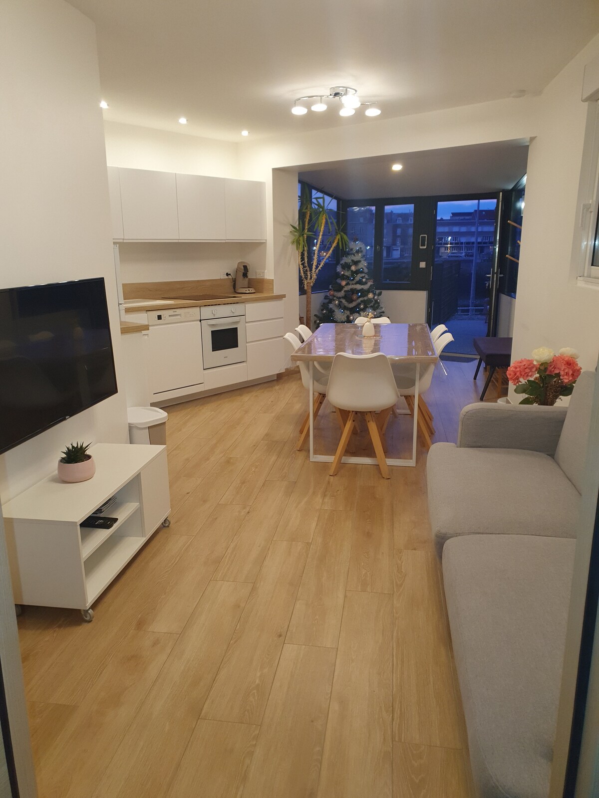 Successful Airbnb property: House with sea view facing the marina in Dieppe
