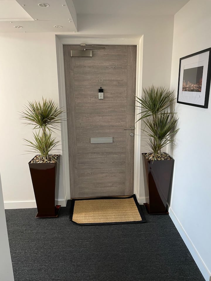 Vida City Pad
Edinburgh
Breakfast & Guest Parking - Edinburgh