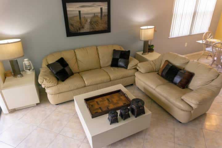 Prime Location! 3 Great Units, Free Parking, Pool - Bradenton, FL