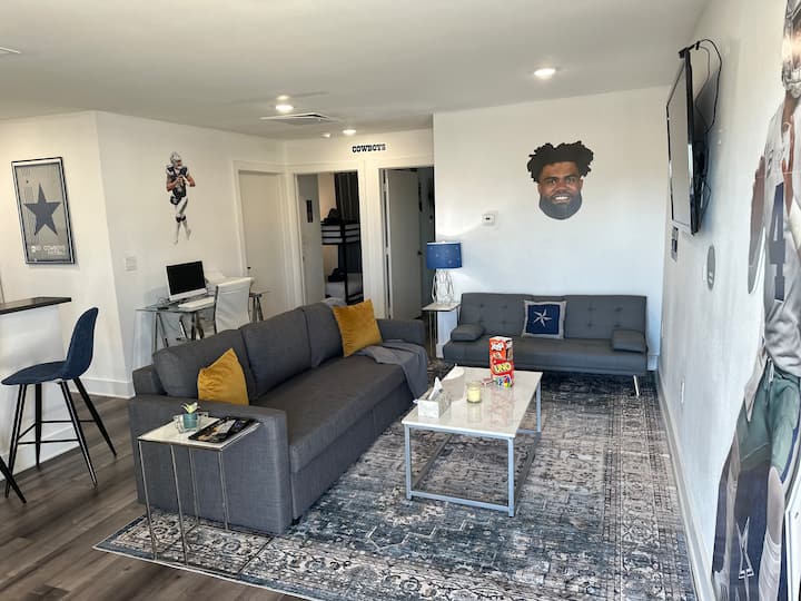 Blue & Silver Stay 2br | Full Kitchen | Coffee Bar - Dallas, TX