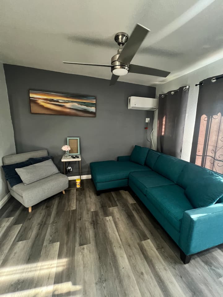 Bird House 1 Bedroom In Willowbrook Near Lax - South Gate, CA