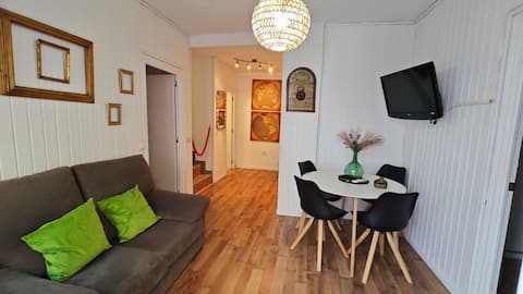 Anuncio de Airbnb popular: Menita Málaga's Corner en Pedregalejo