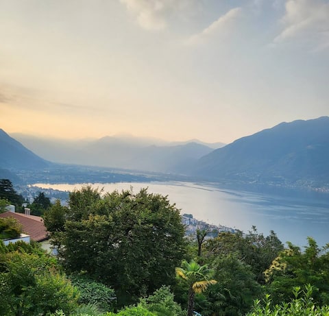 House with stunning views, garden and pool