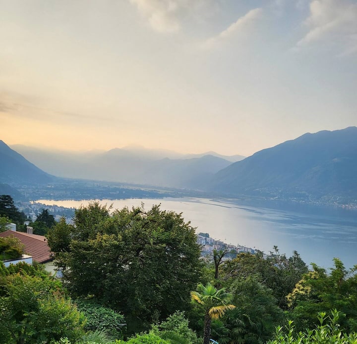 House with stunning views, garden and pool