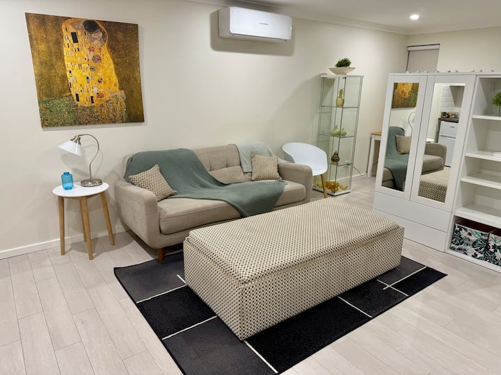 Spacious Self-contained Studio - Stirling