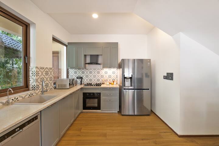 Full kitchen image 1