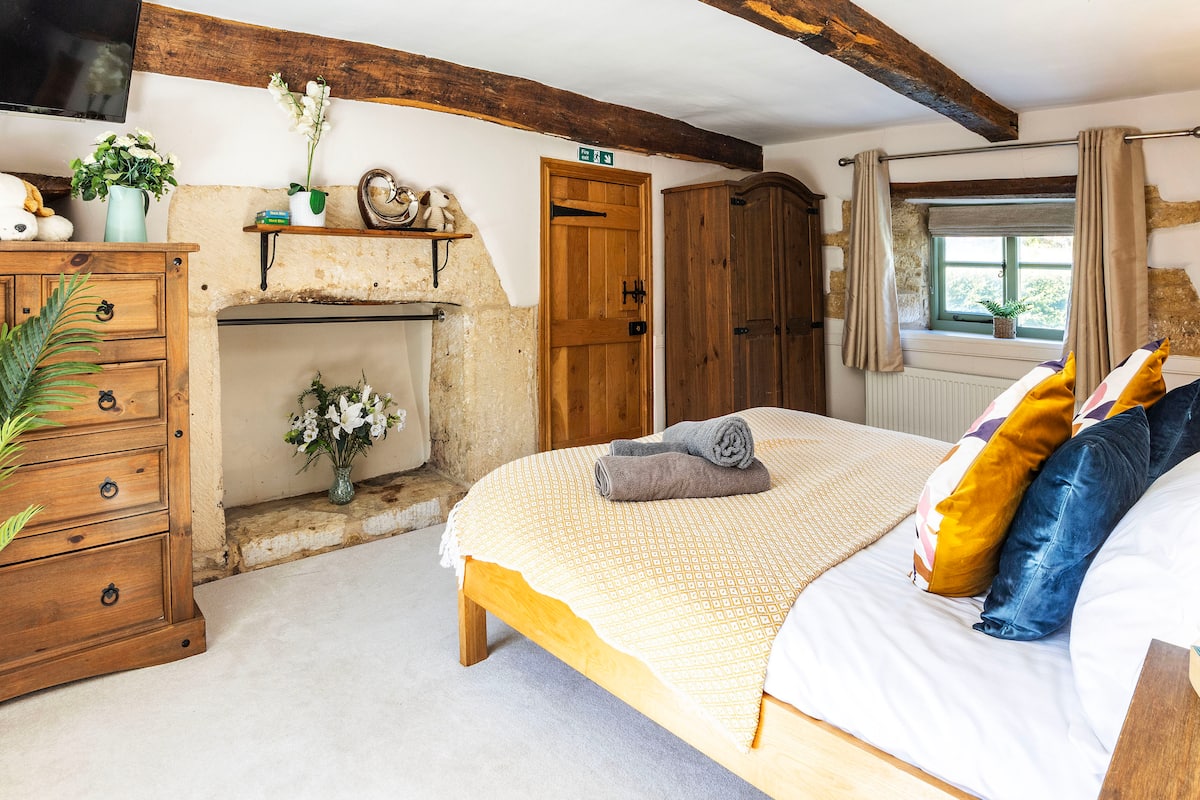 5* Cotswold Chocolate Box Manor House photo 44