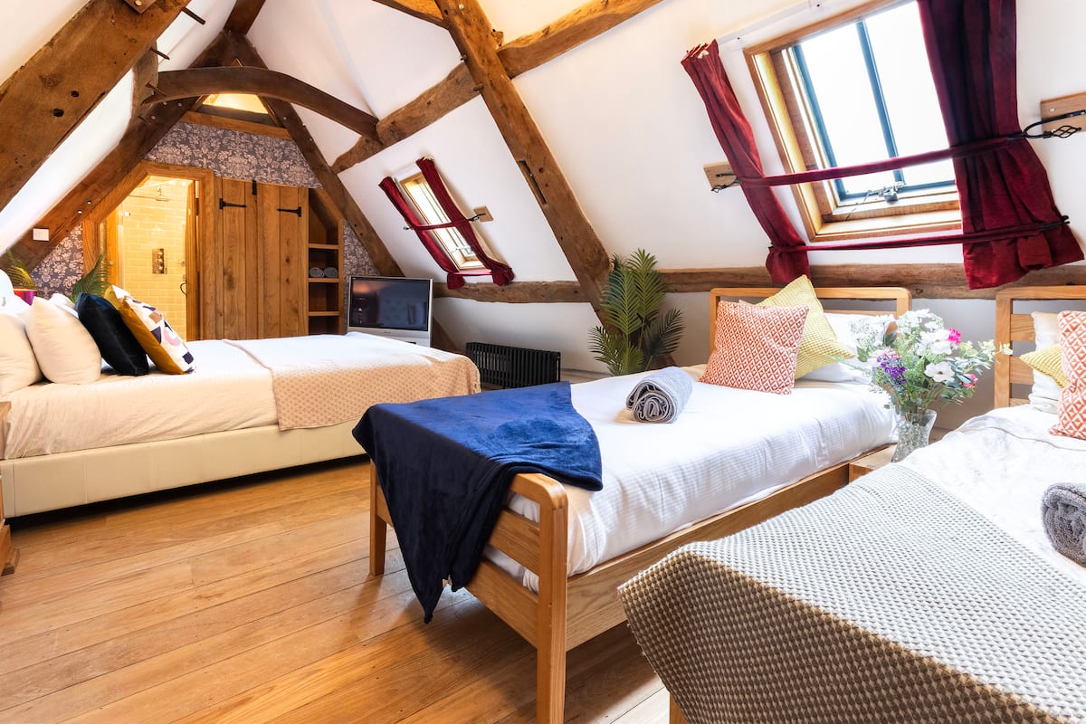 5* Cotswold Chocolate Box Manor House photo 45