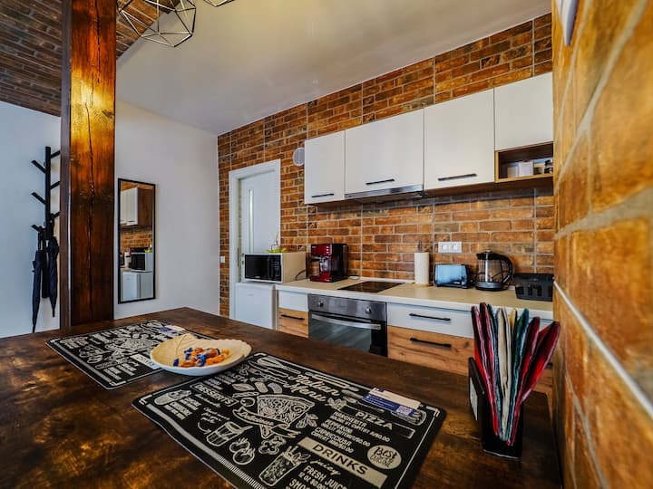 Guest Favorite 5*| Modern Studio | 15' To Old Town - Sibiu