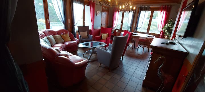 Grand Gîte 12 Personnes
Au Porte De L'aubrac - Chaudes-Aigues
