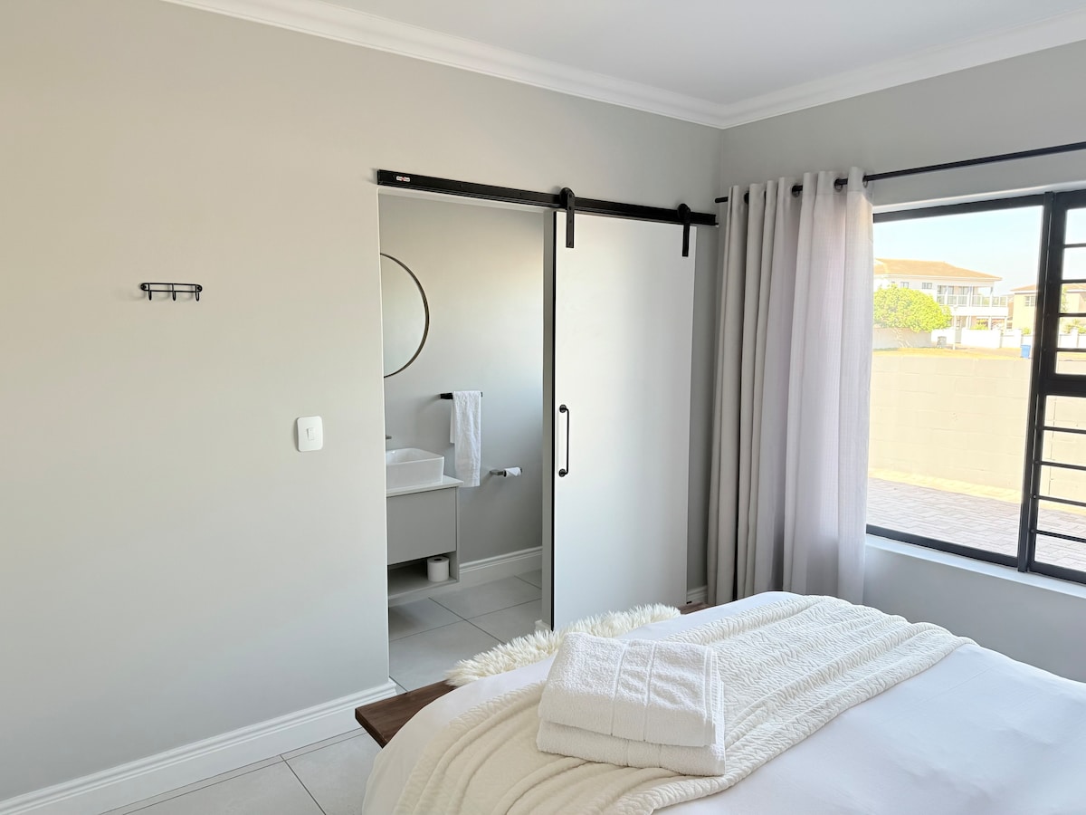 حمام داخل الجناح.