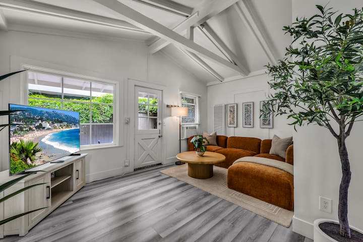 Steps To The Beach. Charming Seaside Cottage 2br - Laguna Beach, CA