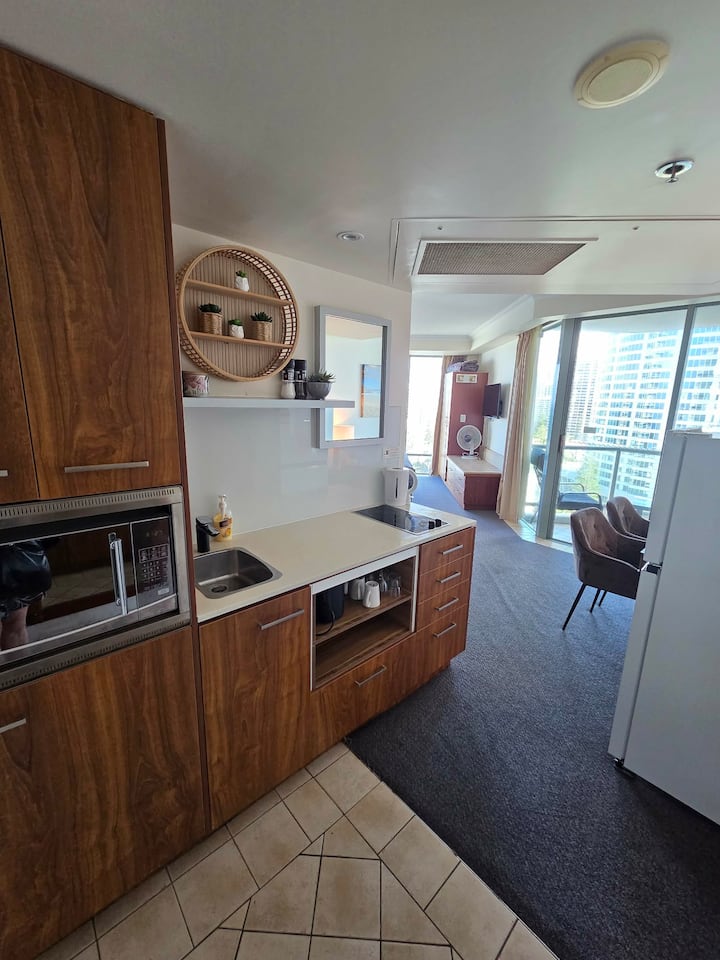 11th Floor Ocean View In Upmarket Hotel - Gold Coast