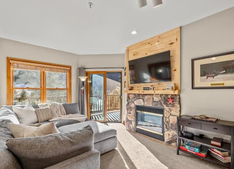 Top Airbnb: Year Round Mountain Paradise - Hidden River Lodge in Colorado