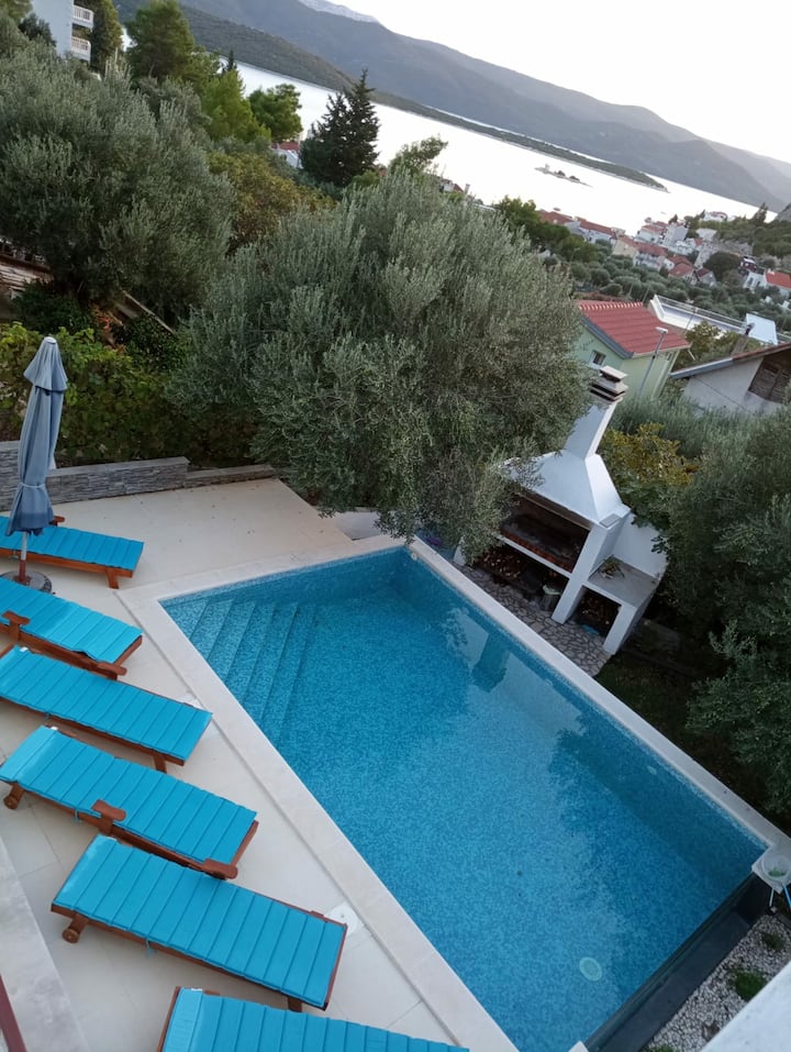 House With Swimming Pool - Duba