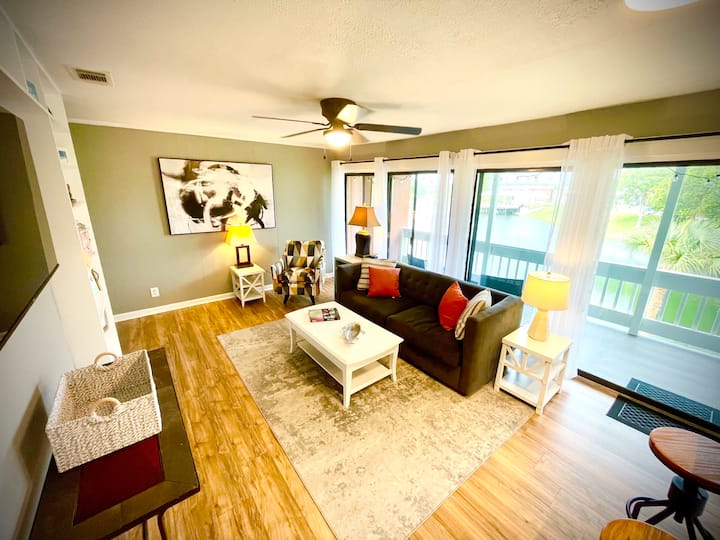 Destin Dreams-no Airbnb Guest Service Fees! - Destin, FL