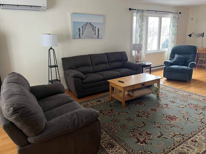 Peaceful 4-bedroom Waterfront Home With Hot-tub - New Brunswick