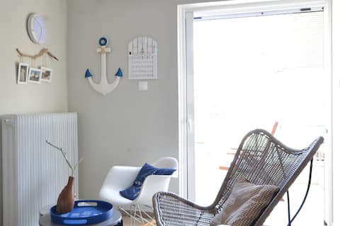 Successful Airbnb property: Zea Marina Family Duplex • Walk to Port & Metro in Ζέα (Πασαλιμάνι)