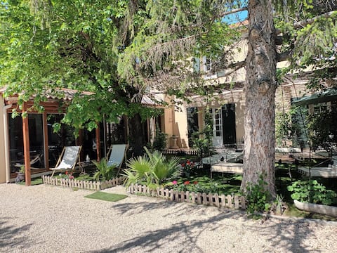 Villa with pool for 14 people