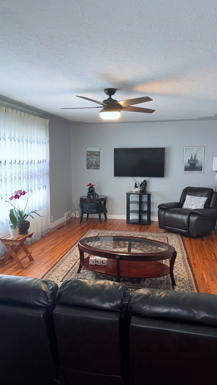 Bungalow In Killarney - Calgary