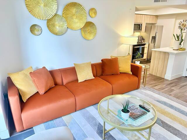 👑 2 KING BED SUITE 🌊 WALK to BEACH,PIER, PROMENADE