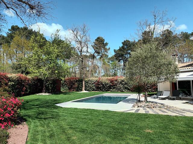 Spacious and well equiped Villa with swimming pool gallery image 3