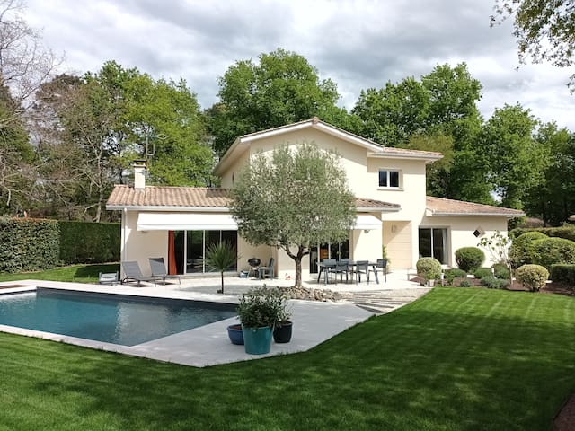 Spacious and well equiped Villa with swimming pool