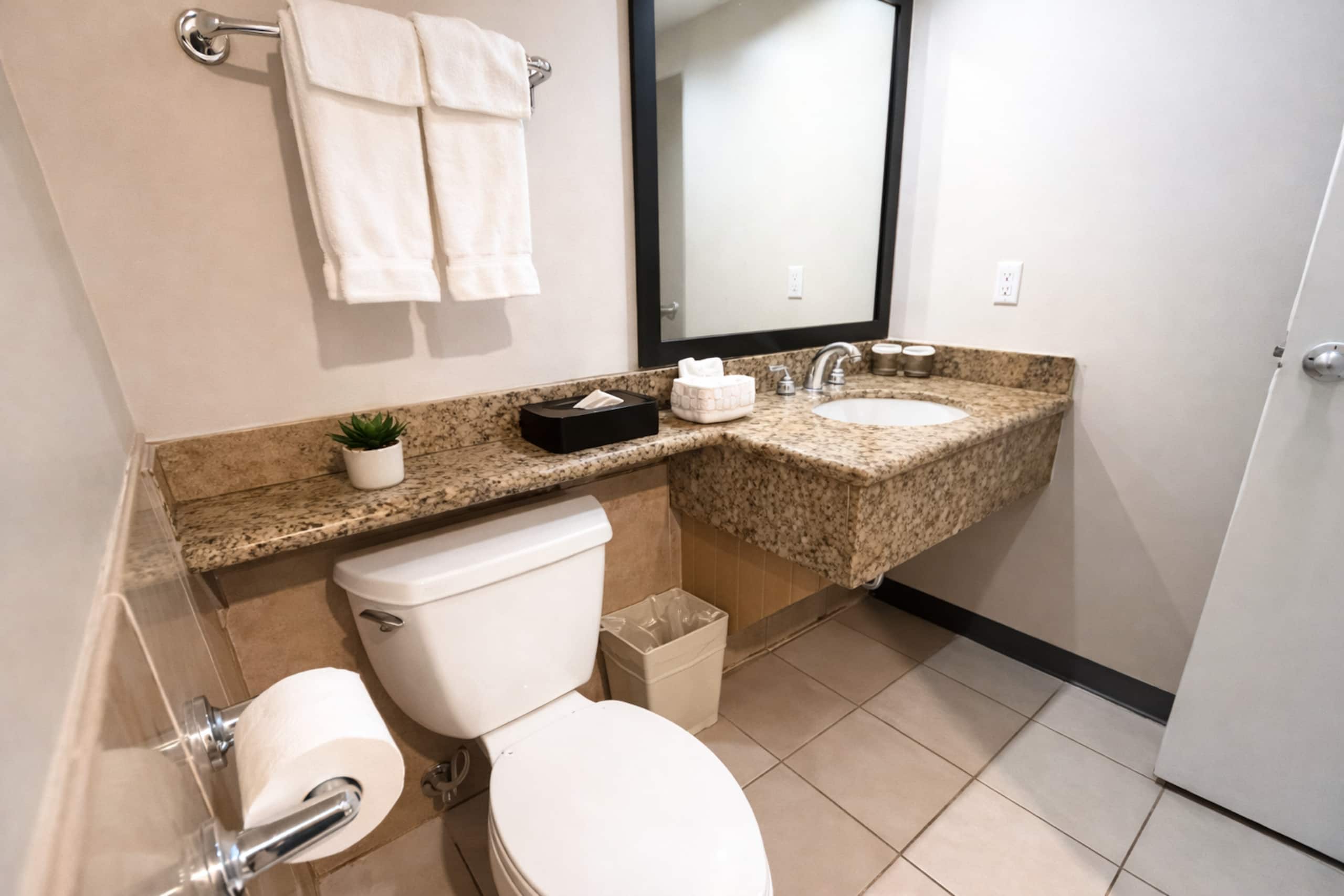 Condo in Honolulu · ★4.69 · Studio · 1 bed · 1 bath - Image 11