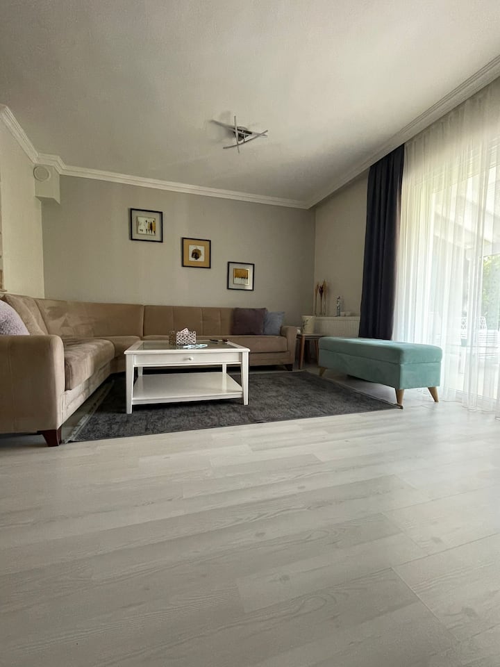 Alaçatı'da Günlük Haftalık Havuzlu Müstakil Villa - Alaçatı