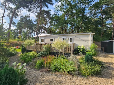 Luxury 4-person chalet on 5* campsite with swimming pool